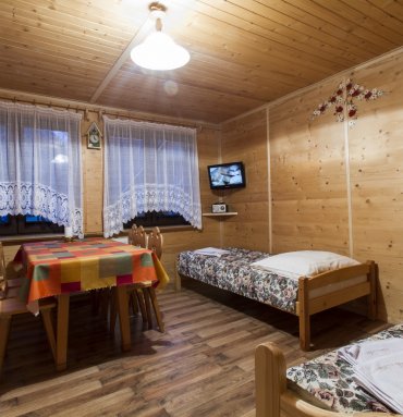 Pokoje dwu i trzyosobowy ze wspólną łazienką - wyśmienity dla pięcioosobowej grupy